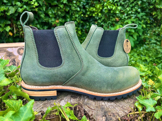 Craft and Glory Chelsea Boot in Green Buffalo Hide size 9.5D