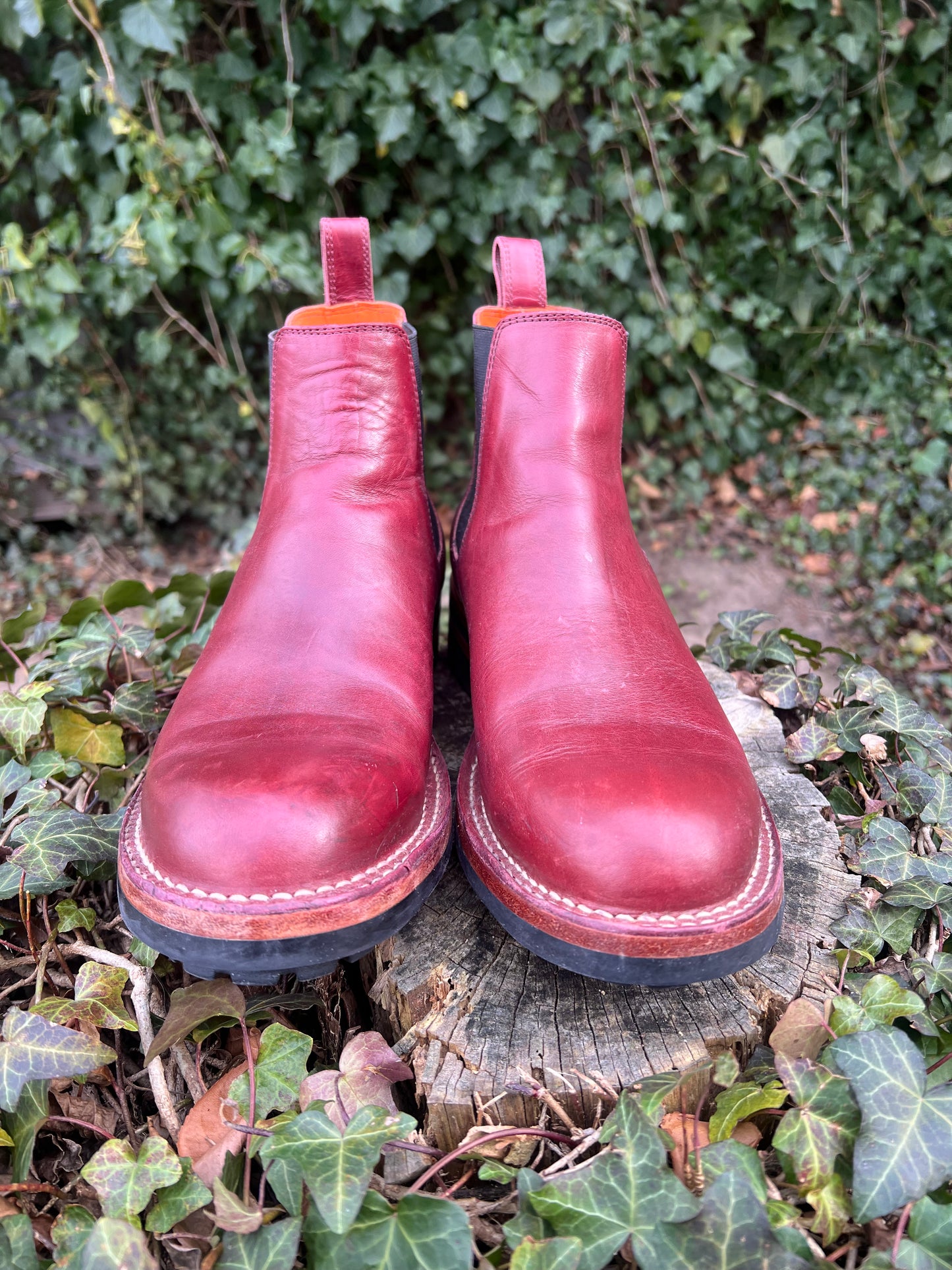 Bordon Chelsea Boots Burgundy, size 9