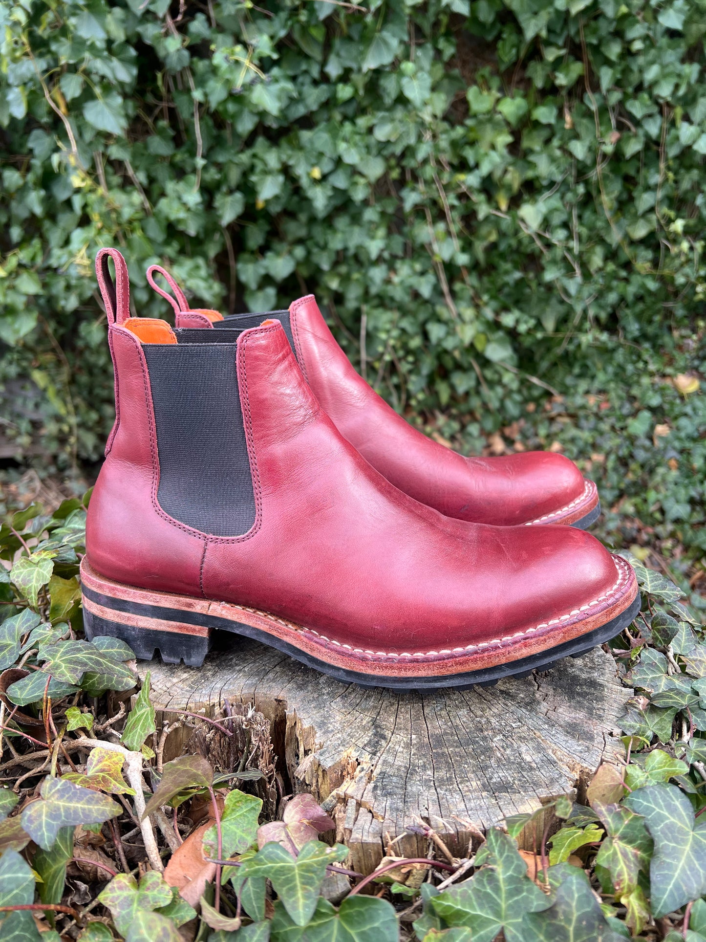 Bordon Chelsea Boots Burgundy, size 9