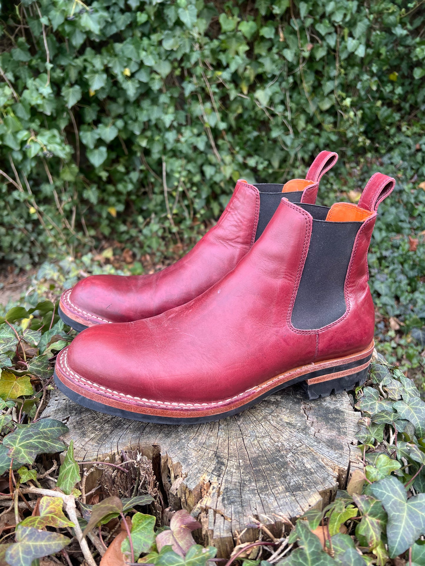 Bordon Chelsea Boots Burgundy, size 9